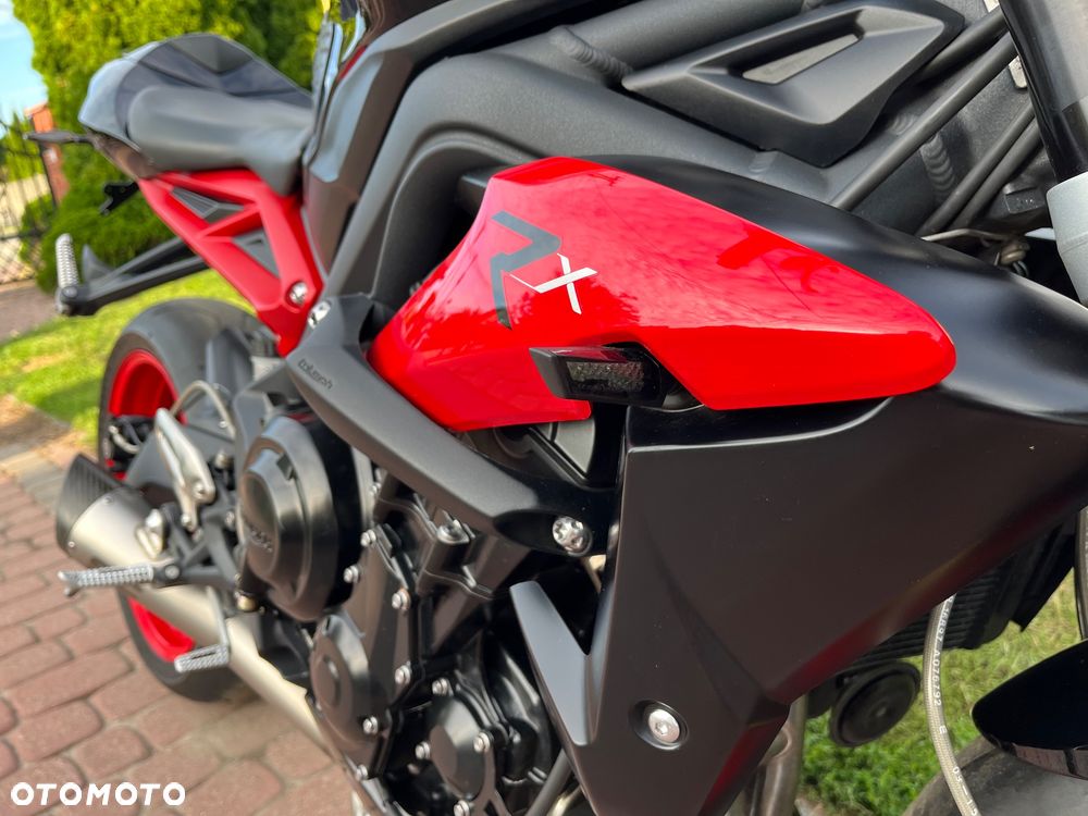 Triumph Street Triple - 19
