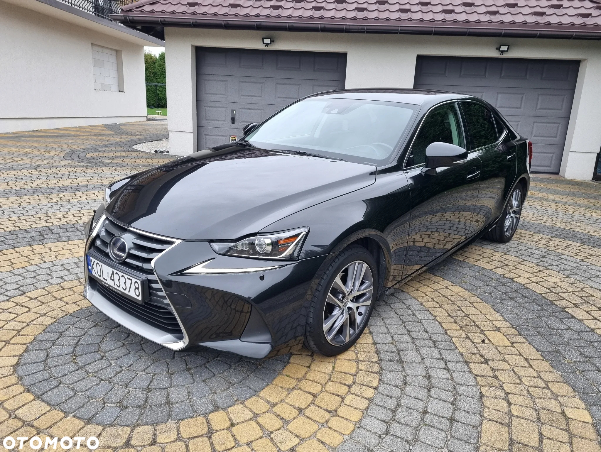 Lexus IS 300h Business Edition - 24