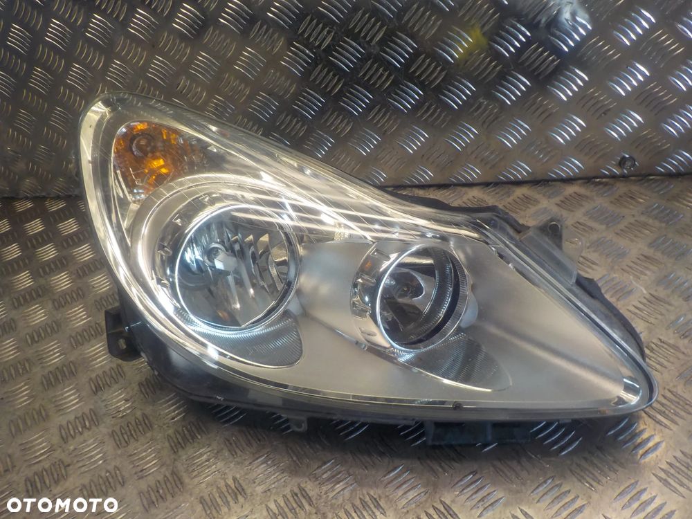 OPEL CORSA D LAMPA PRAWY PRZÓD UK - 2