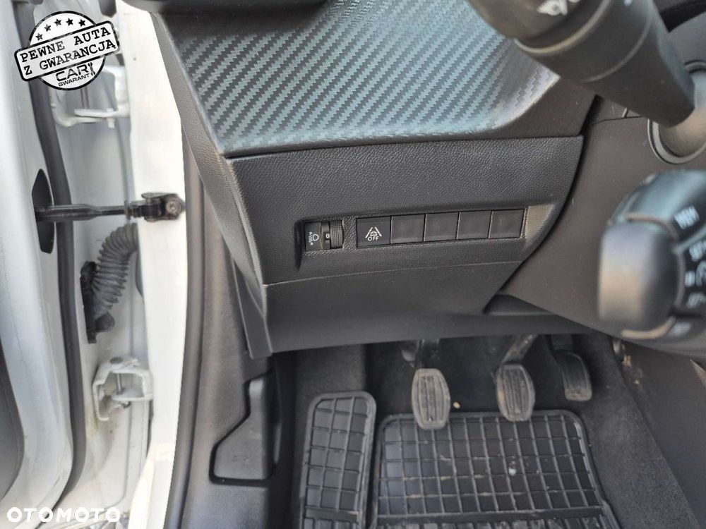 Peugeot 208 - 23