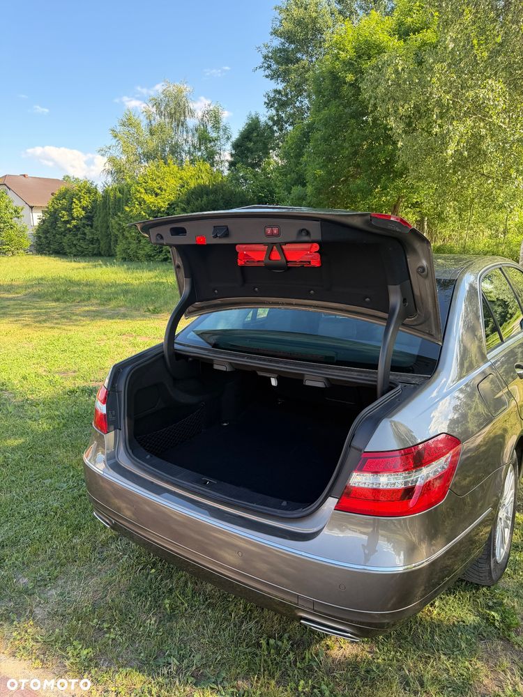Mercedes-Benz Klasa E 300 CDI DPF BlueEFFICIENCY 7G-TRONIC Avantgarde - 6