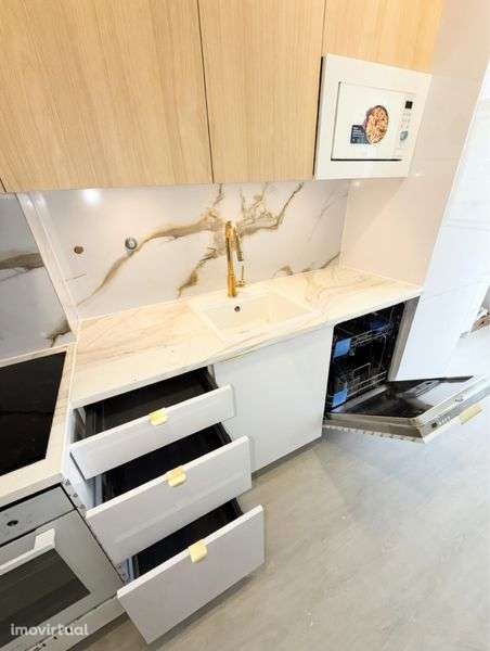 T2 TOTALMENTE renovado na Amora - Grande imagem: 3/12