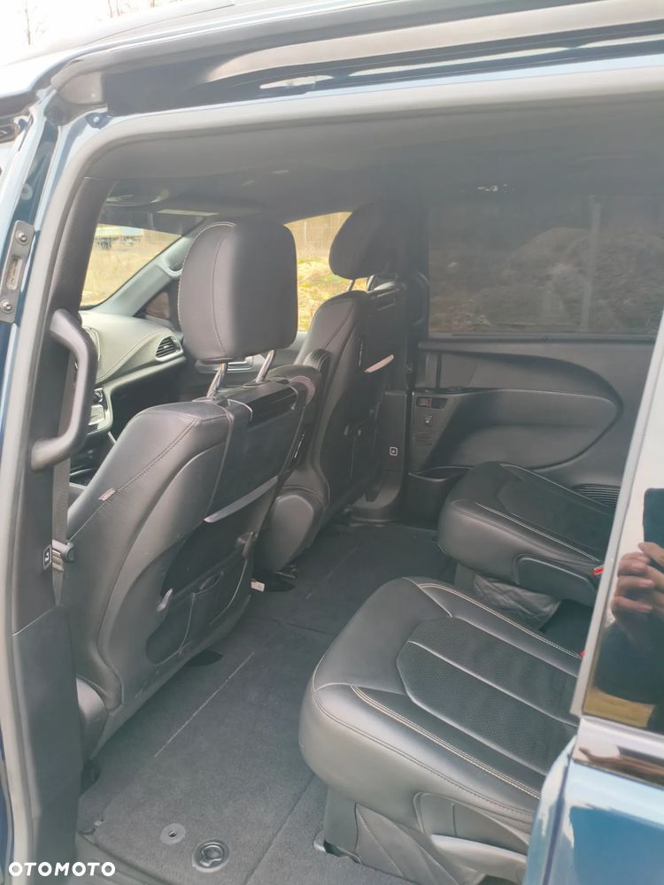 Chrysler Pacifica - 5