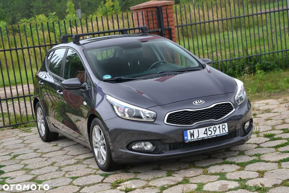 Kia Ceed 1.6 GDI Dream Team Edition - 10