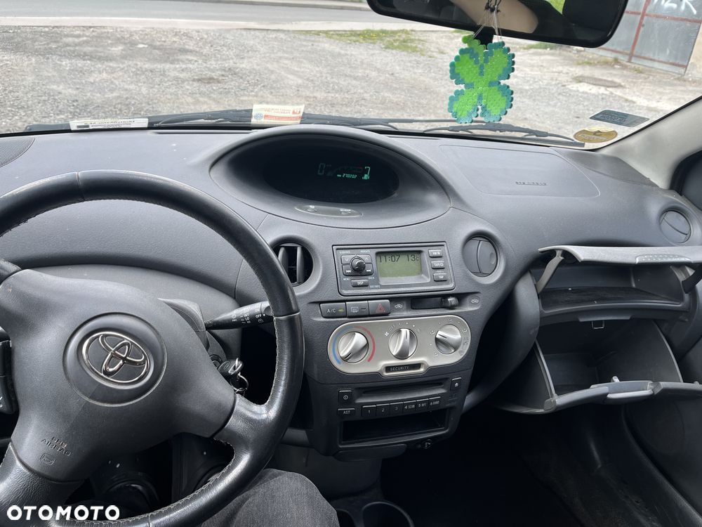 Toyota Yaris 1.4 D-4D Base - 11
