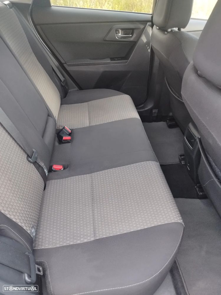 Toyota Auris Touring Sports 1.4 D-4D Active - 6