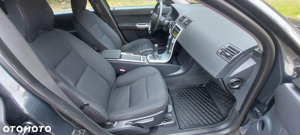 Volvo V50 D2 Momentum - 26