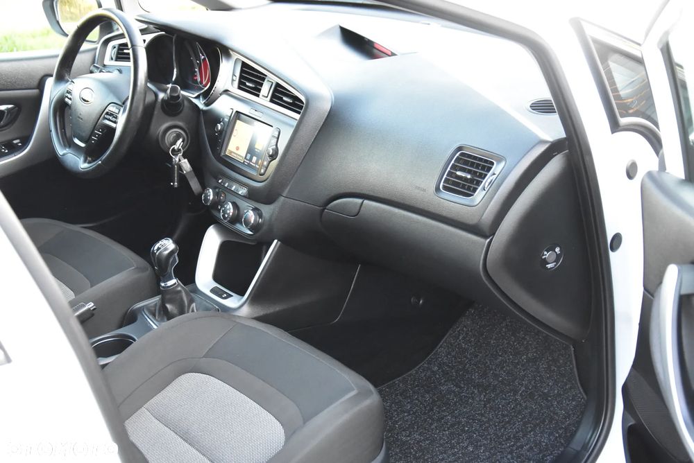 Kia Ceed 1.4 CVVT Dream-Team Edition - 25