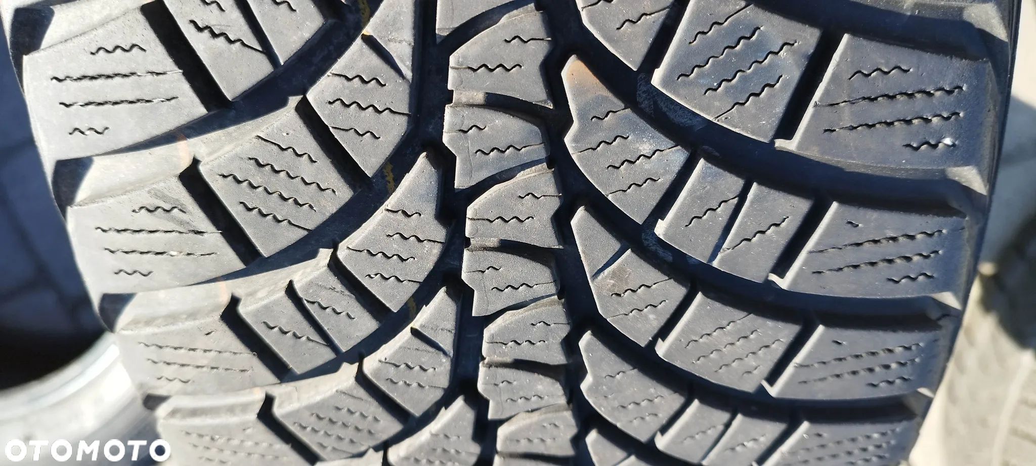 225/50/17 kumho wintercraft wp71 - 1