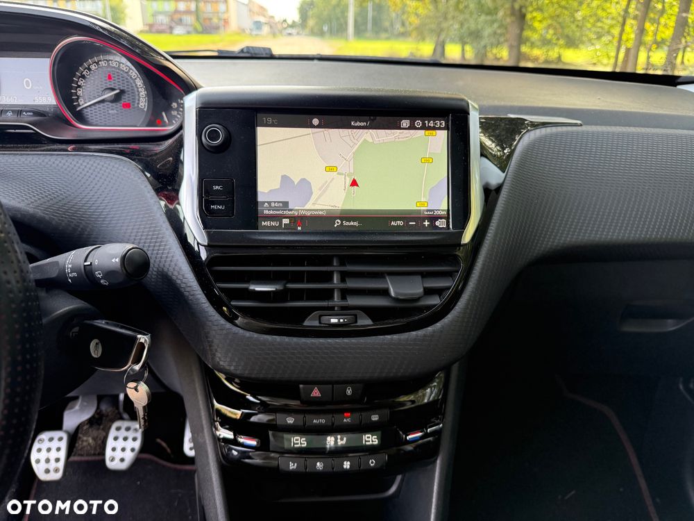 Peugeot 2008 1.2 Pure Tech Allure S&S - 25
