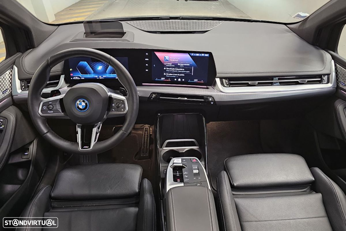 BMW 225i Active Tourer - 10