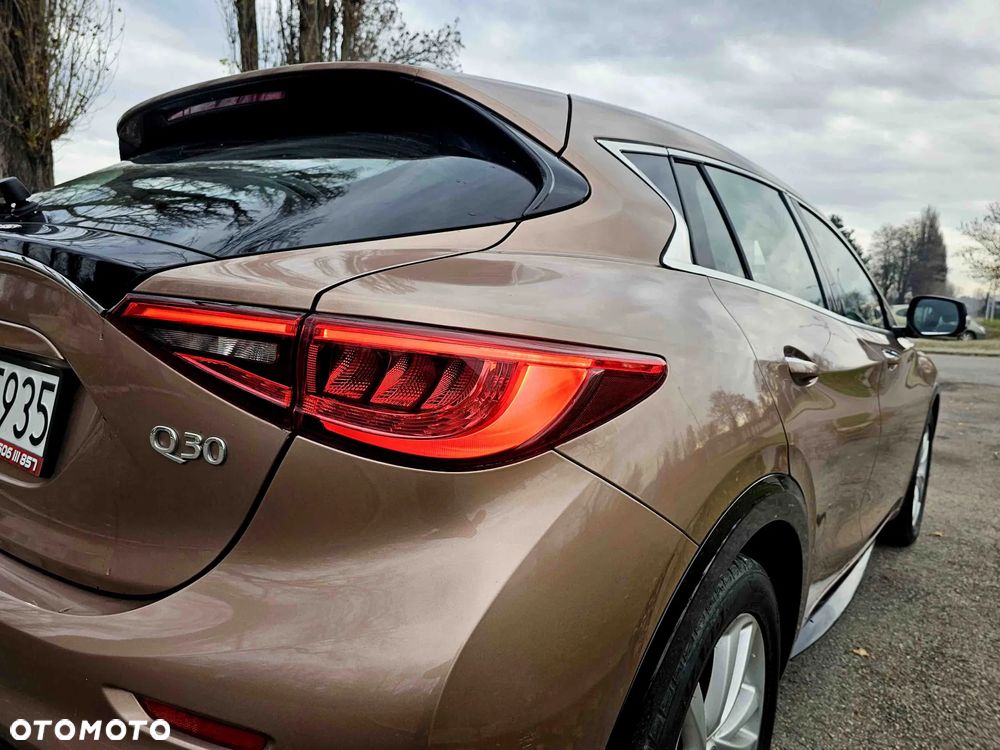 Infiniti Q30 1.6t Premium - 3