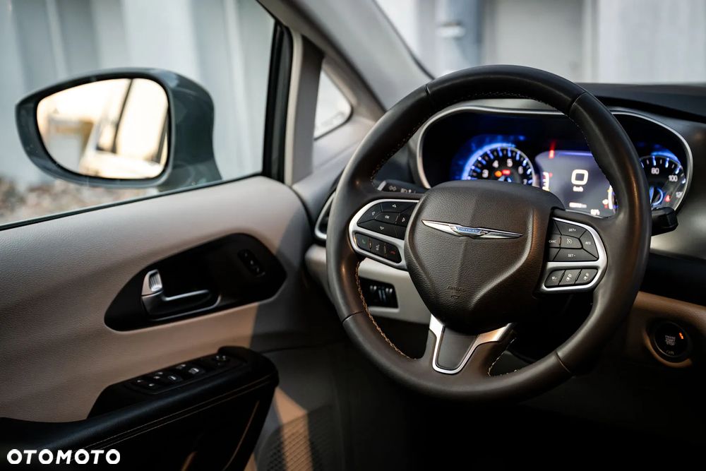 Chrysler Pacifica - 12