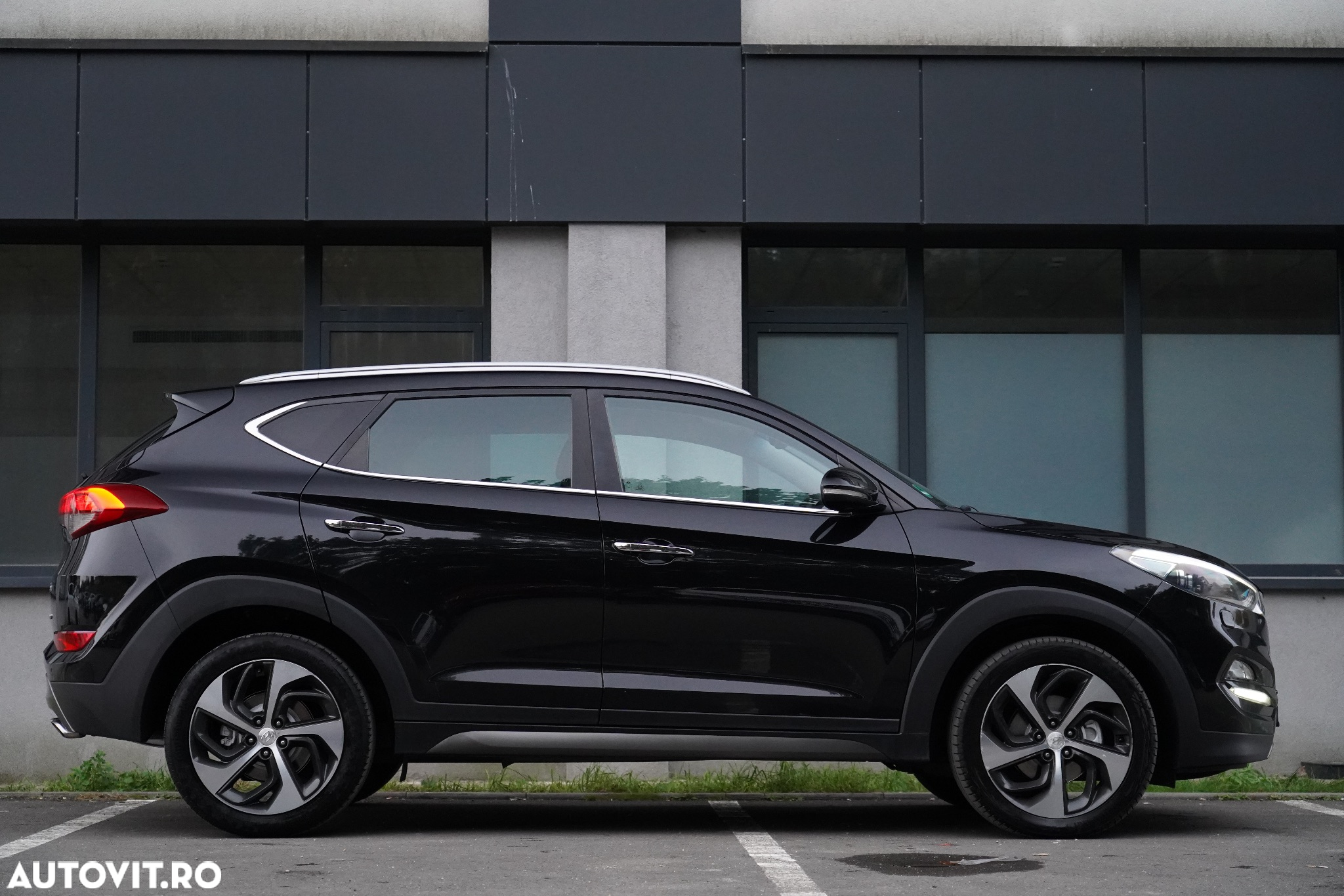 Hyundai Tucson 2.0 CRDI 4WD 6MT Luxury Pack+ - 22