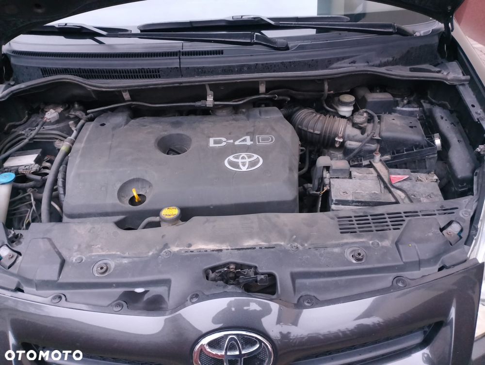 Toyota Corolla Verso - 14