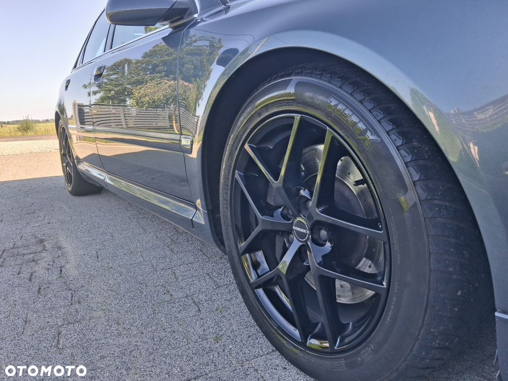 Audi A8 - 4