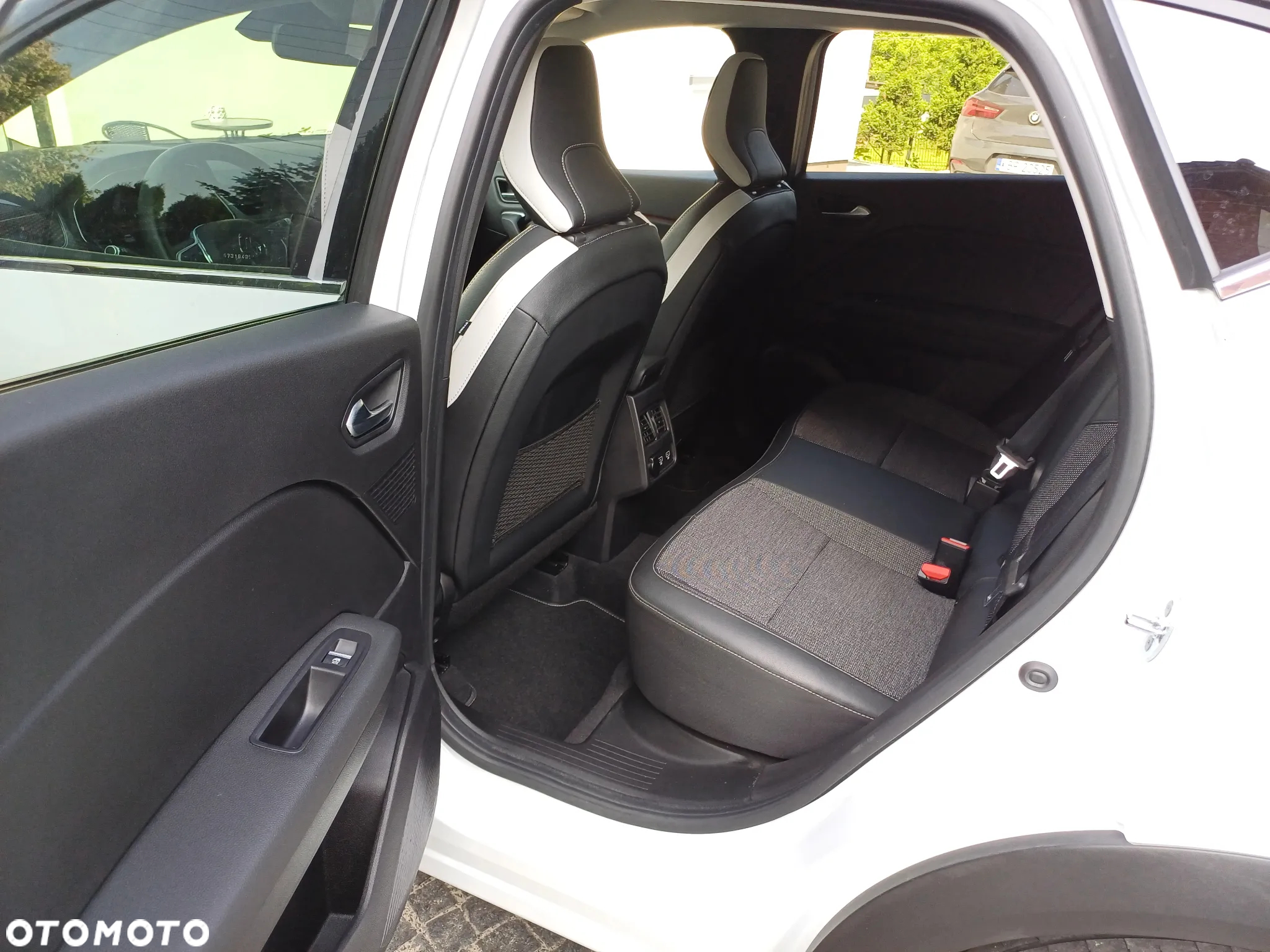 Renault Captur 1.3 TCe mHEV Intens EDC - 11