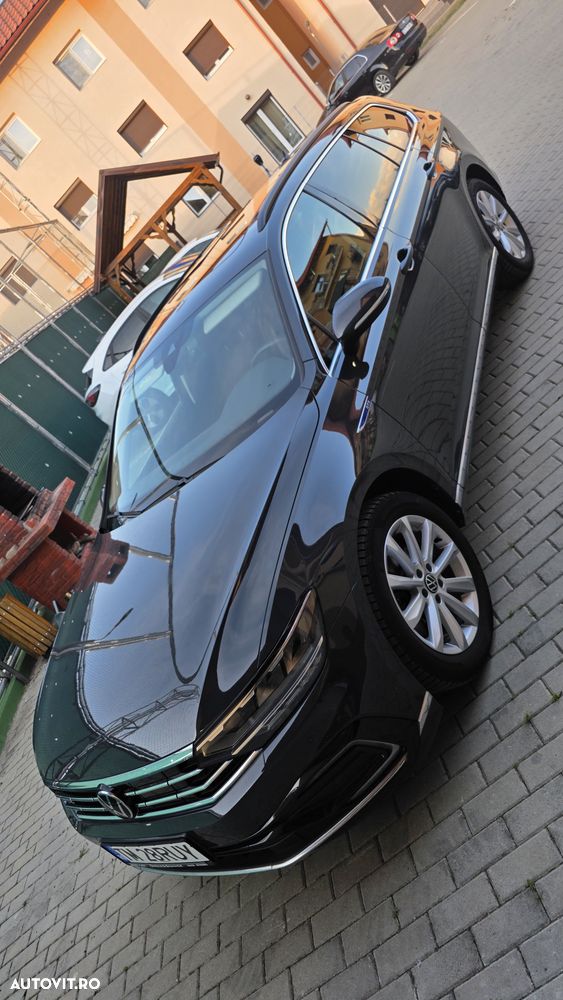 Volkswagen Passat - 1