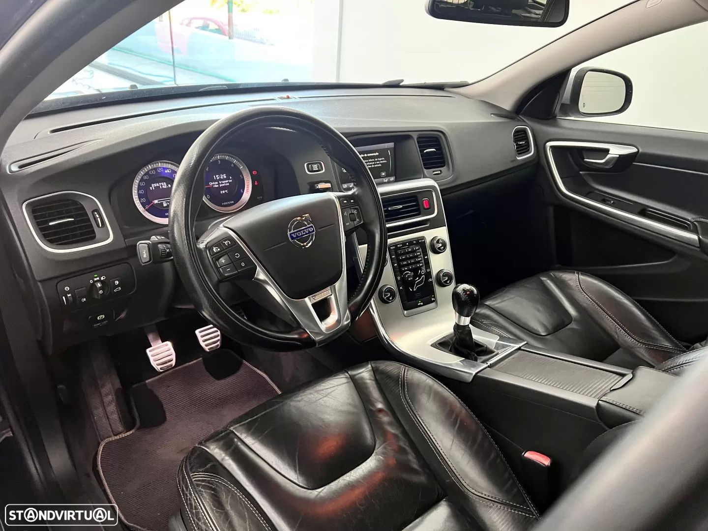 Volvo V60 2.0 D3 R-Design Start/Stop - 11