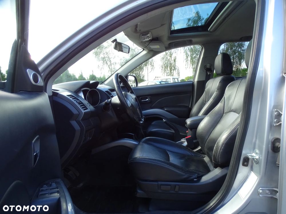 Mitsubishi Outlander - 16