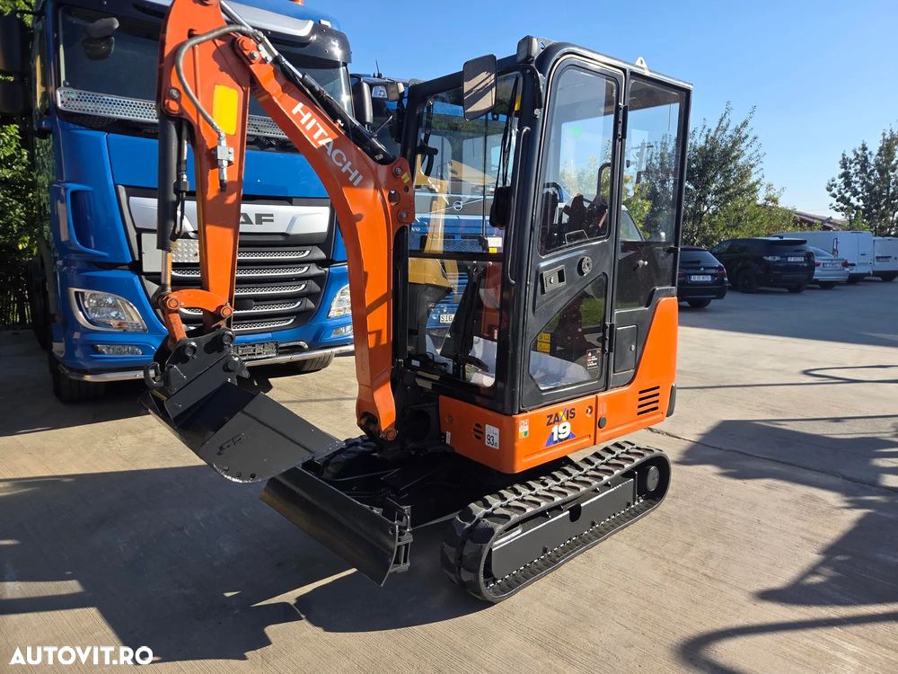 Hitachi ZX19-6, 2 tone, CUPLA RAPIDA+4 CUPE, adancime sapare 2,5m, latime 0,8m cu senile extensibile la 1,2m, inst picon pe brate, lama nivelare, ridica 1tona, senile 80% ok, produs in JAPONIA, STARE FOARTE BUNA, posibilitate leasing-PROMOTIE 21.900 Eur+Tva - 11