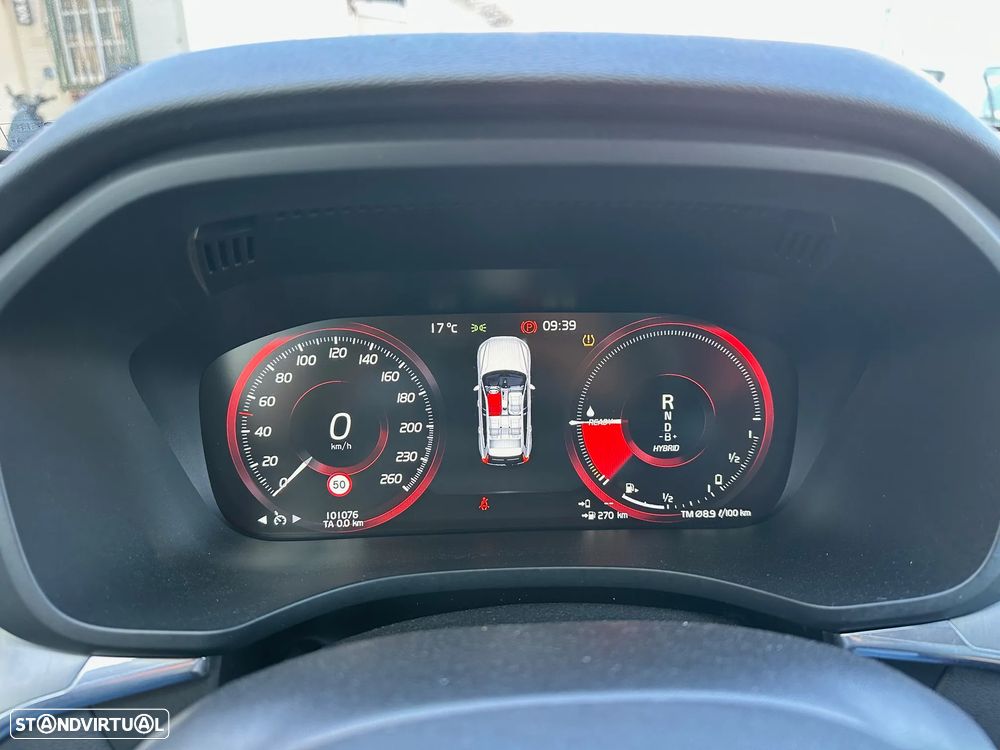 Volvo XC 60 2.0 T8 PHEV Momentum Plus AWD - 17