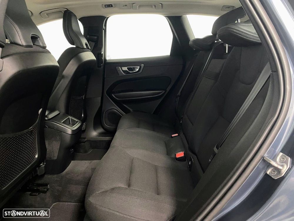 Volvo XC 60 2.0 B4 Momentum Plus Geartronic - 10