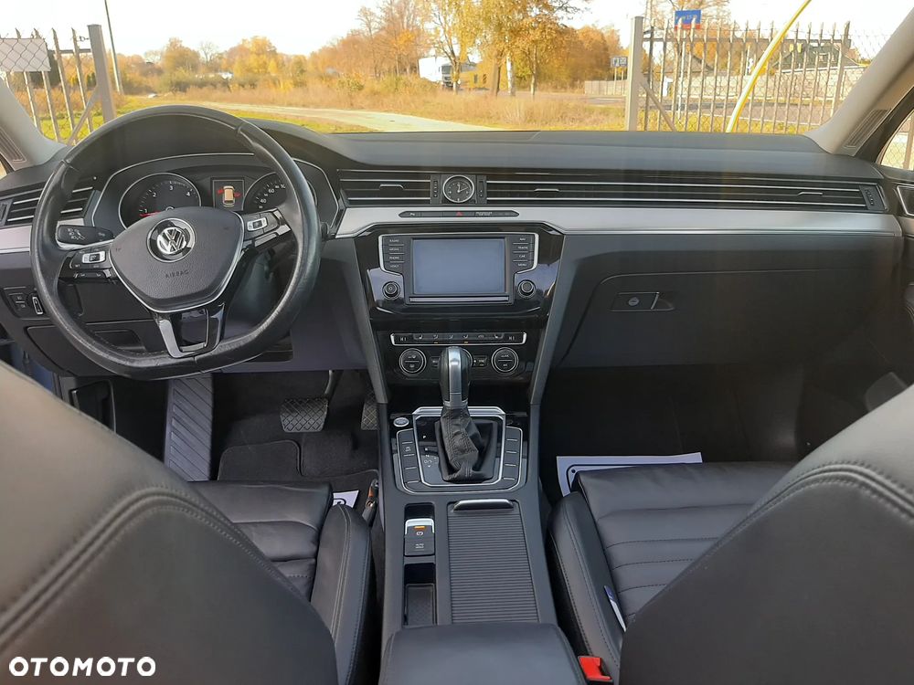 Volkswagen Passat 1.6 TDI SCR DSG Business - 14