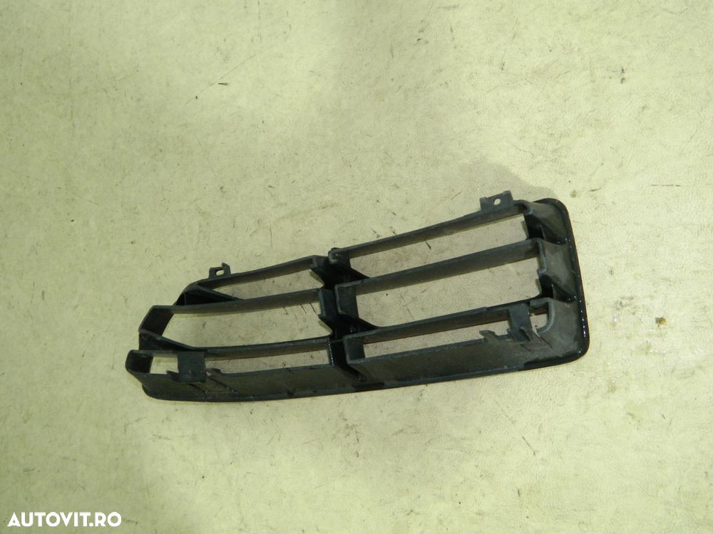 Grila bara fata partea dreapta, VW Bora, 99-05, 1J5853666 - 4