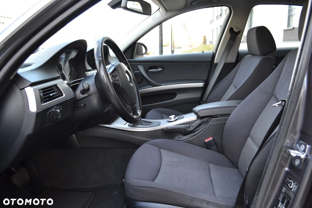 BMW Seria 3 325i - 23