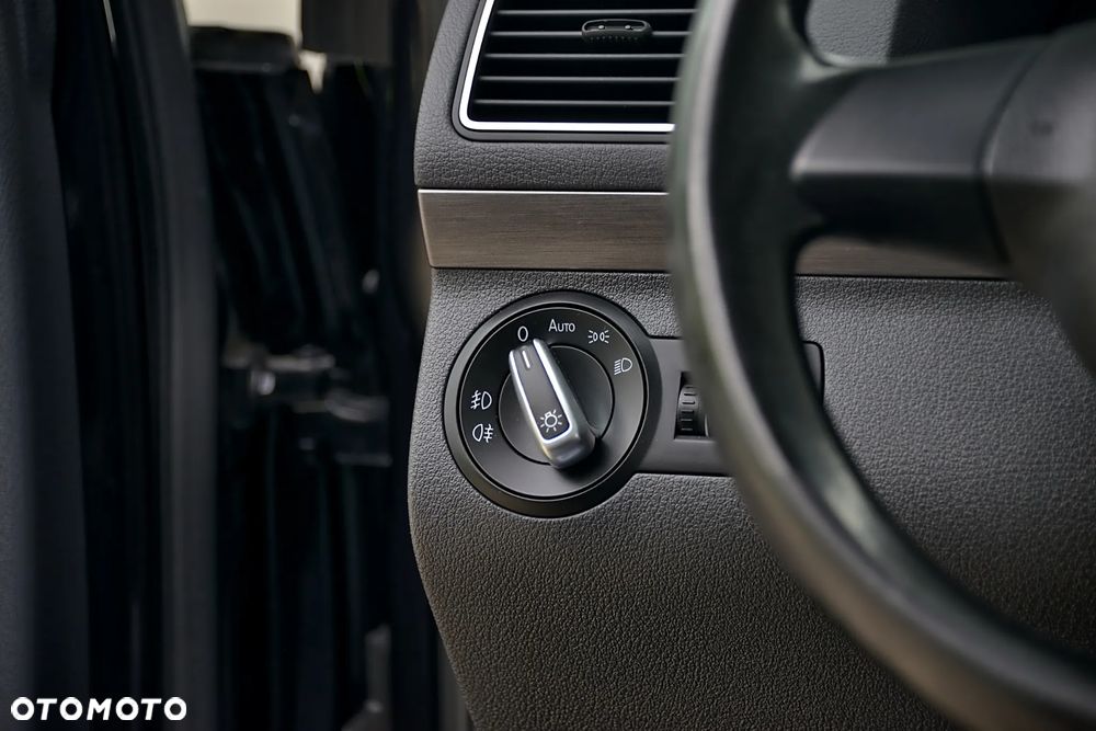 Volkswagen Touran - 32