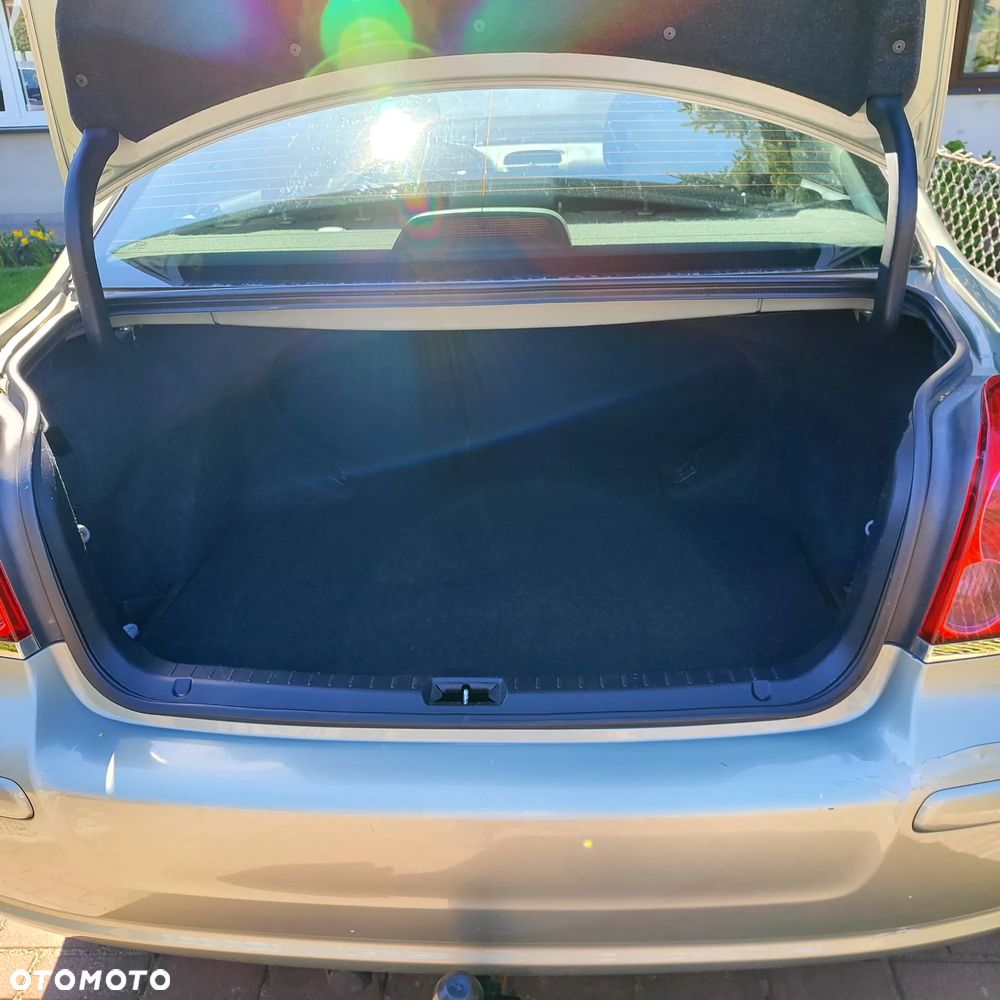 Toyota Avensis 2.0 VVT-i Sol - 8