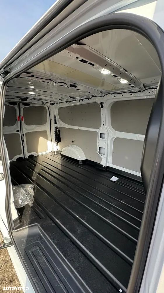 Ford CUSTOM VAN - 15