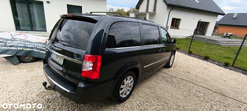 Chrysler Town & Country - 34