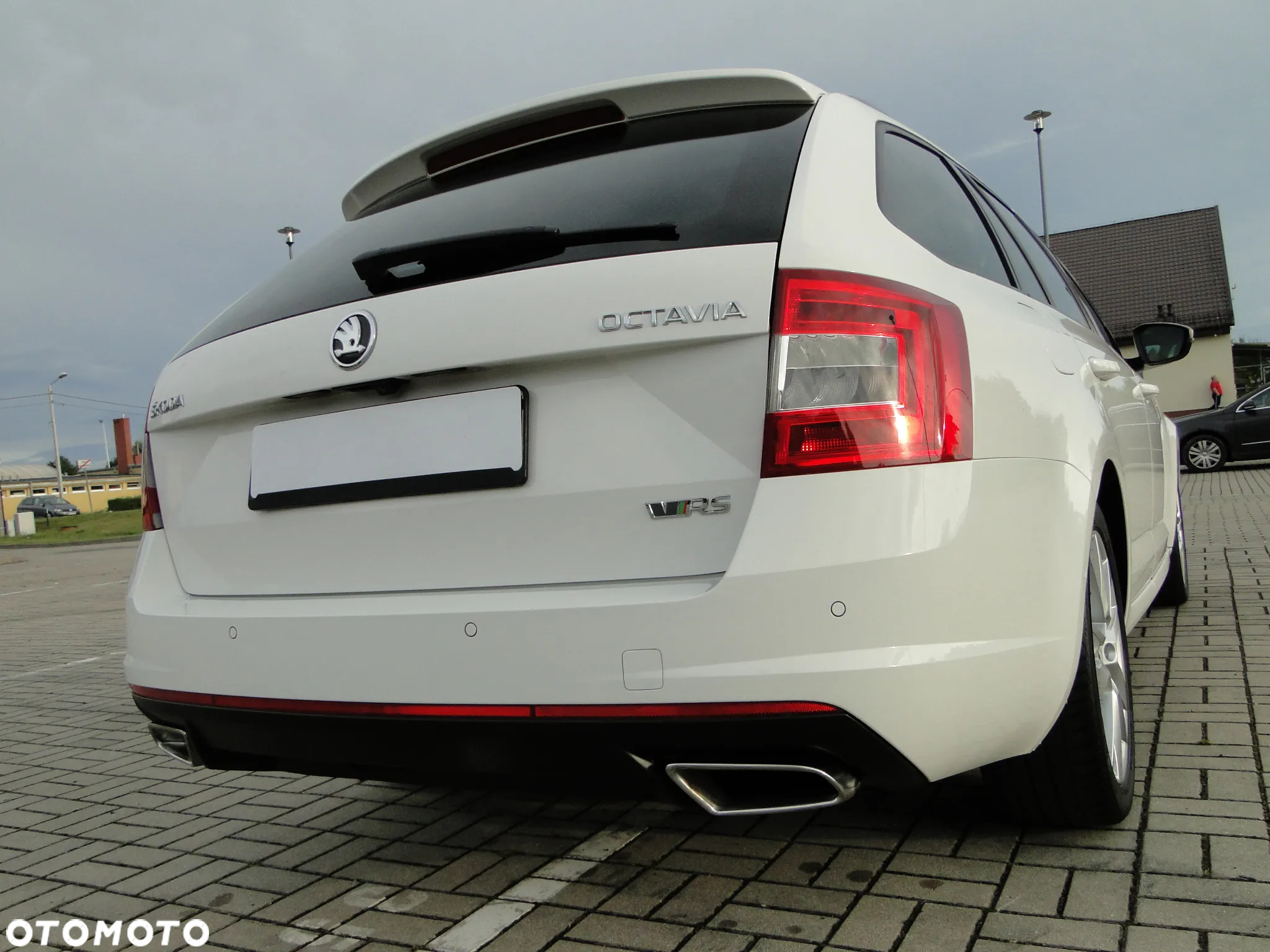 Skoda Octavia Combi 2.0 TDI DSG RS - 37