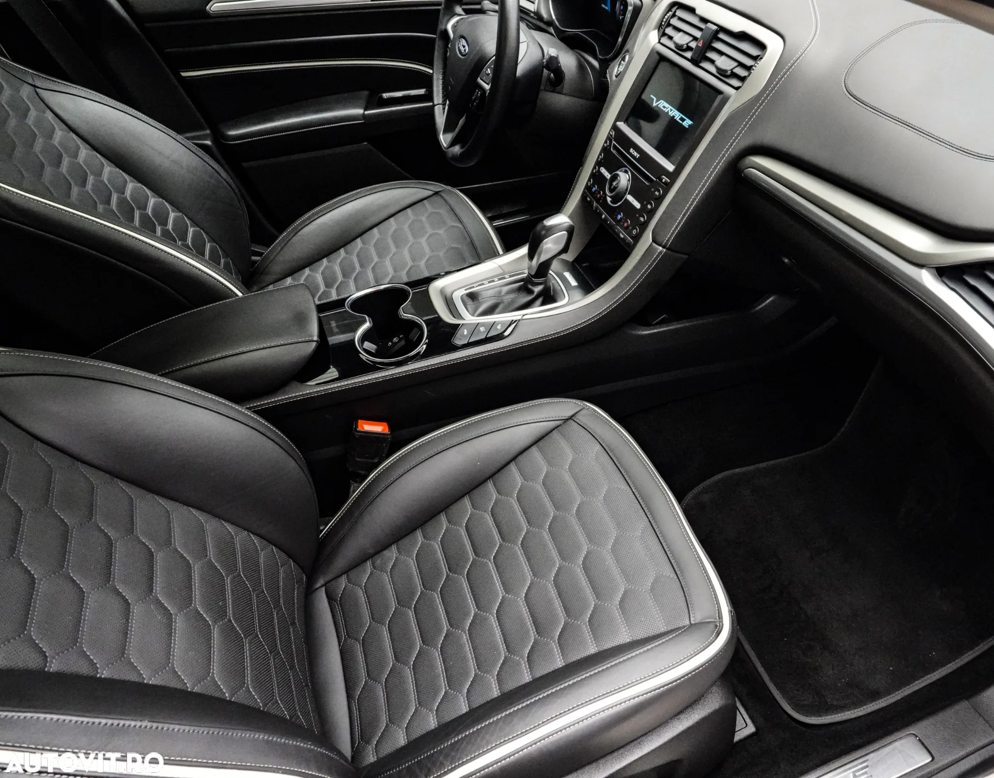 Ford Mondeo Vignale 2.0 Hybrid - 13