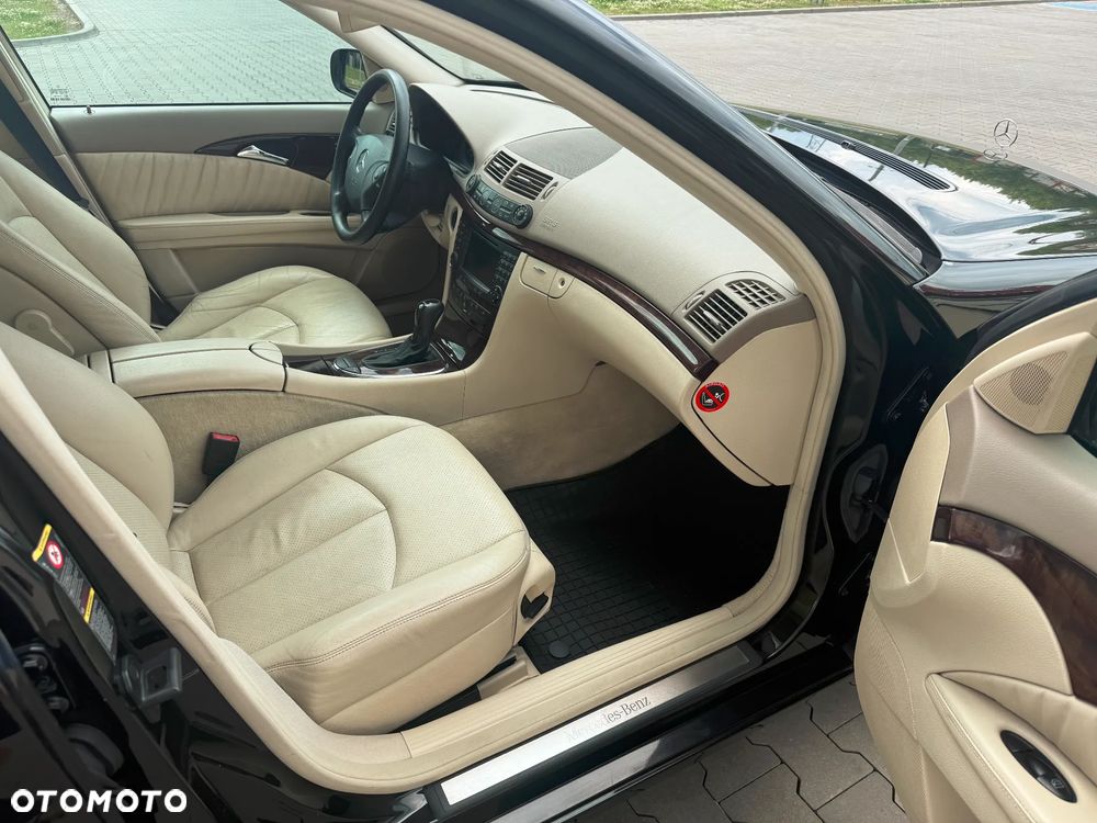 Mercedes-Benz Klasa E 240 4-Matic T Classic - 14