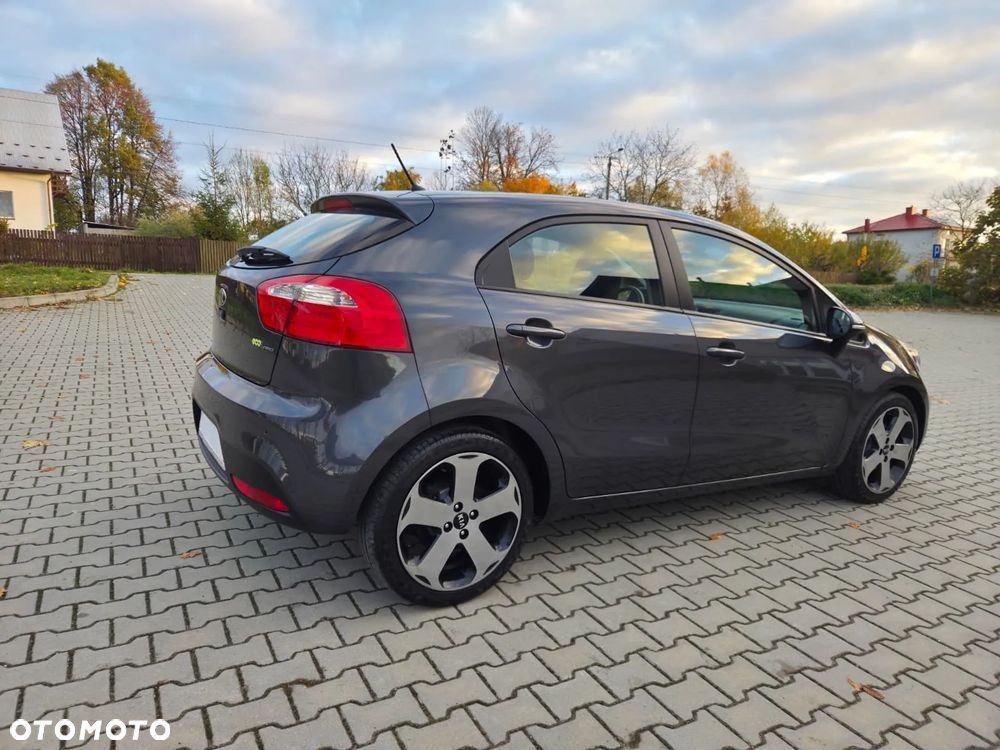 Kia Rio 1.4 L - 6