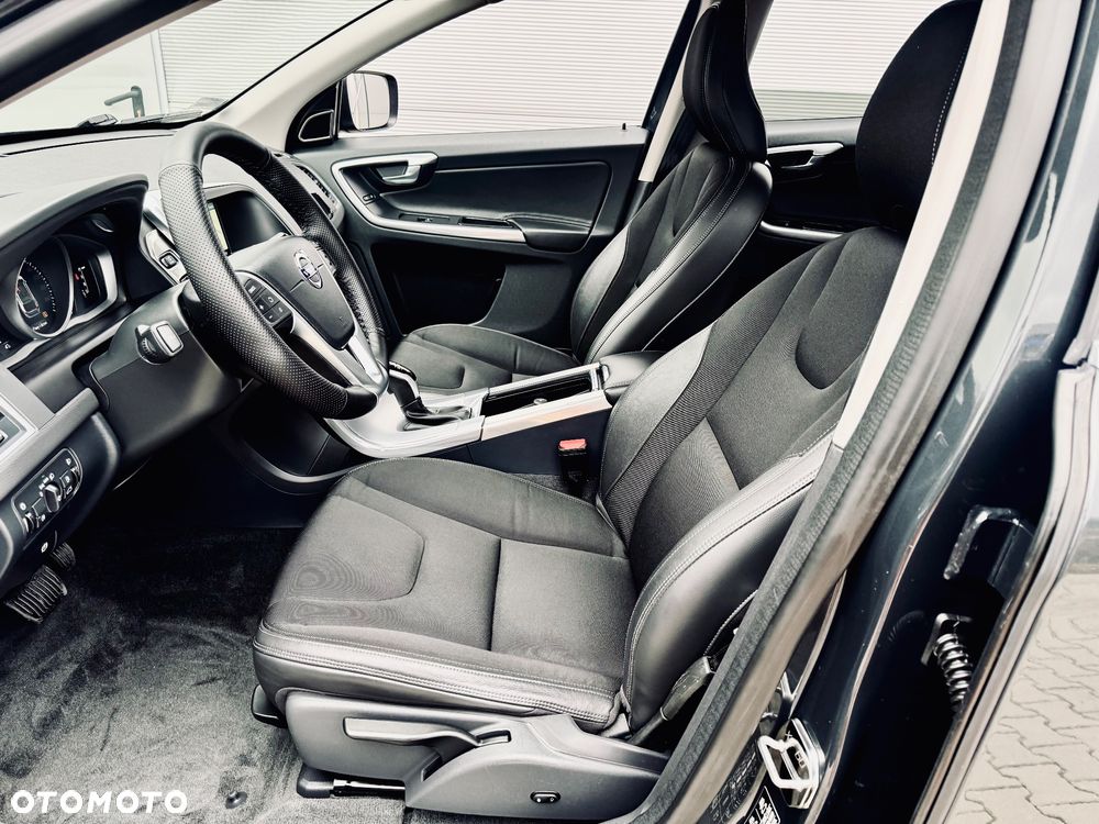 Volvo XC 60 D3 Geartronic Momentum - 27