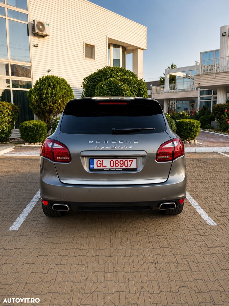 Porsche Cayenne - 2