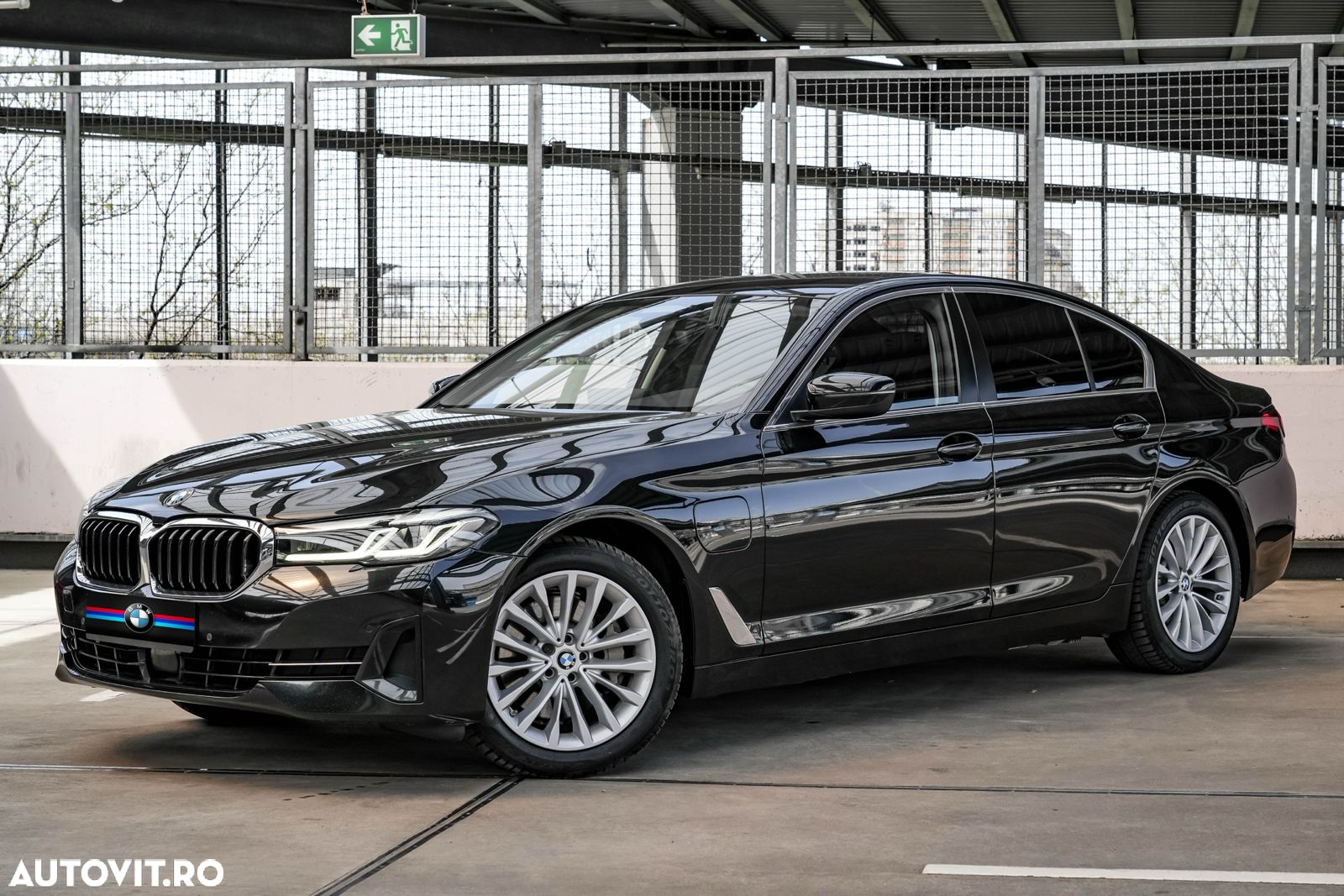 BMW Seria 5 530e xDrive AT PHEV - 25
