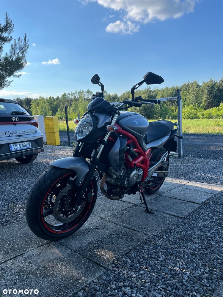 Suzuki Gladius - 2