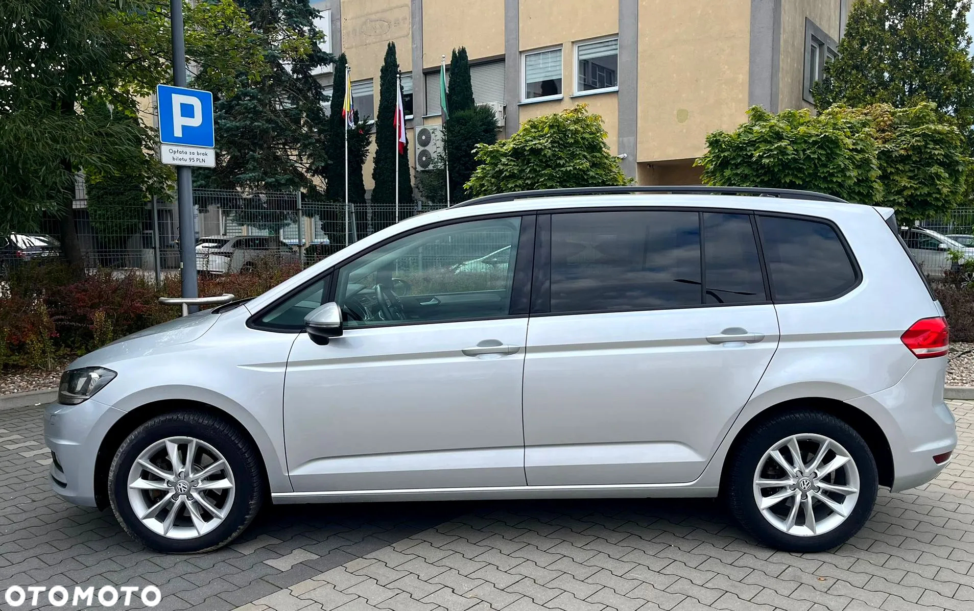 Volkswagen Touran 2.0 TDI BMT Comfortline Plus DSG - 9