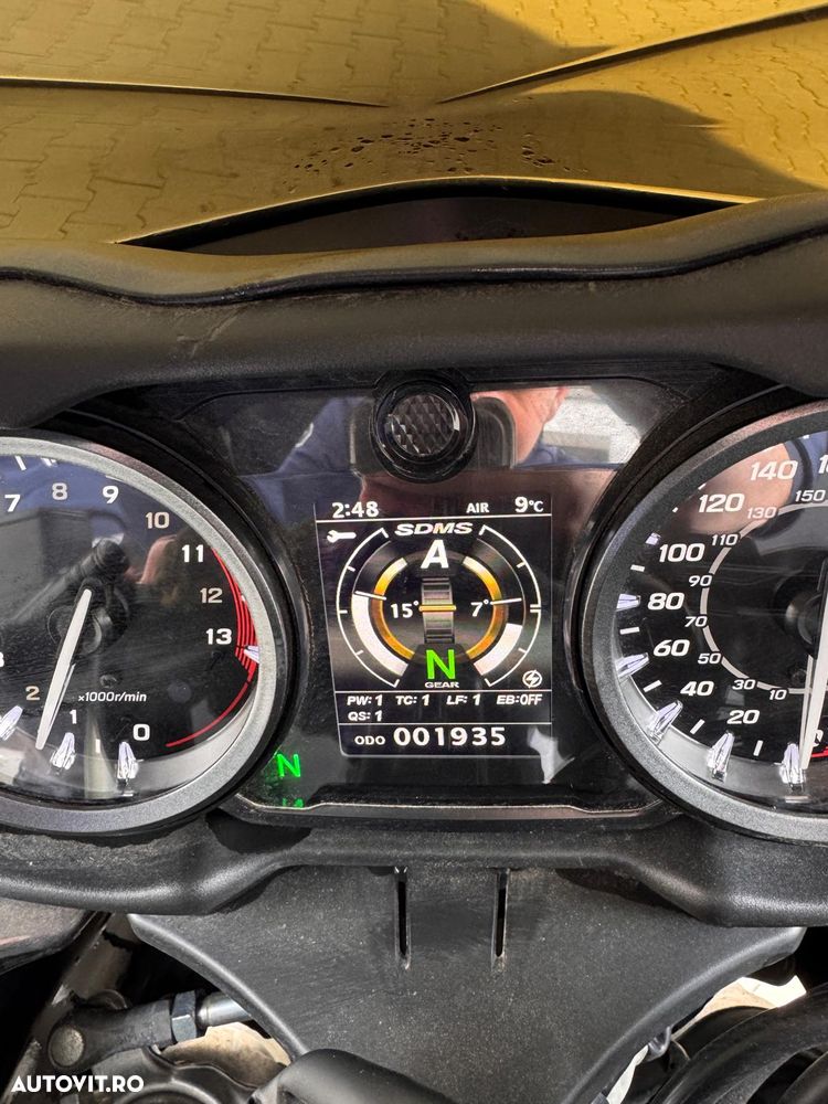 Suzuki GSX 1300R Hayabusa - 6