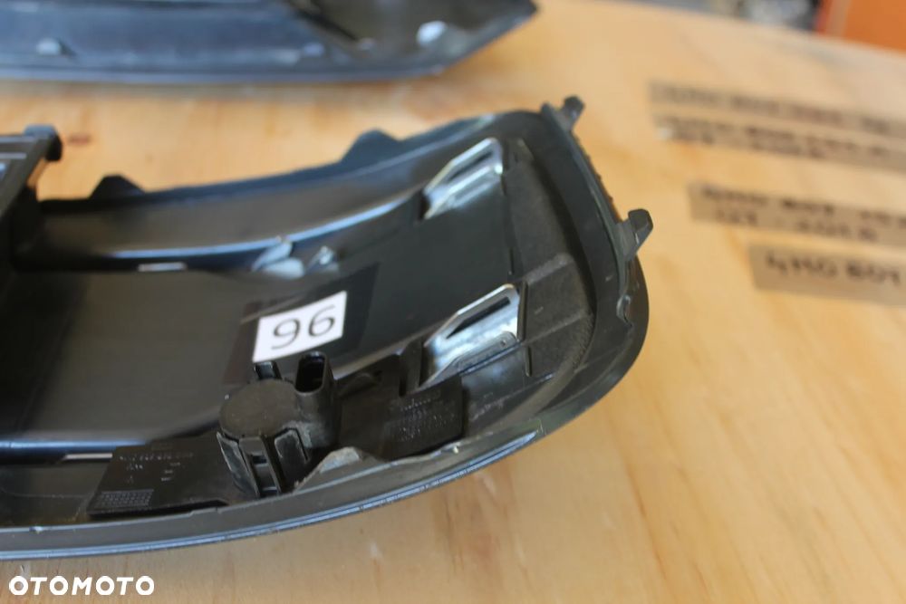 KRATKA ZDERZAKA PRAWA AUDI Q7 4M 4M0807682Q 2018 - 9