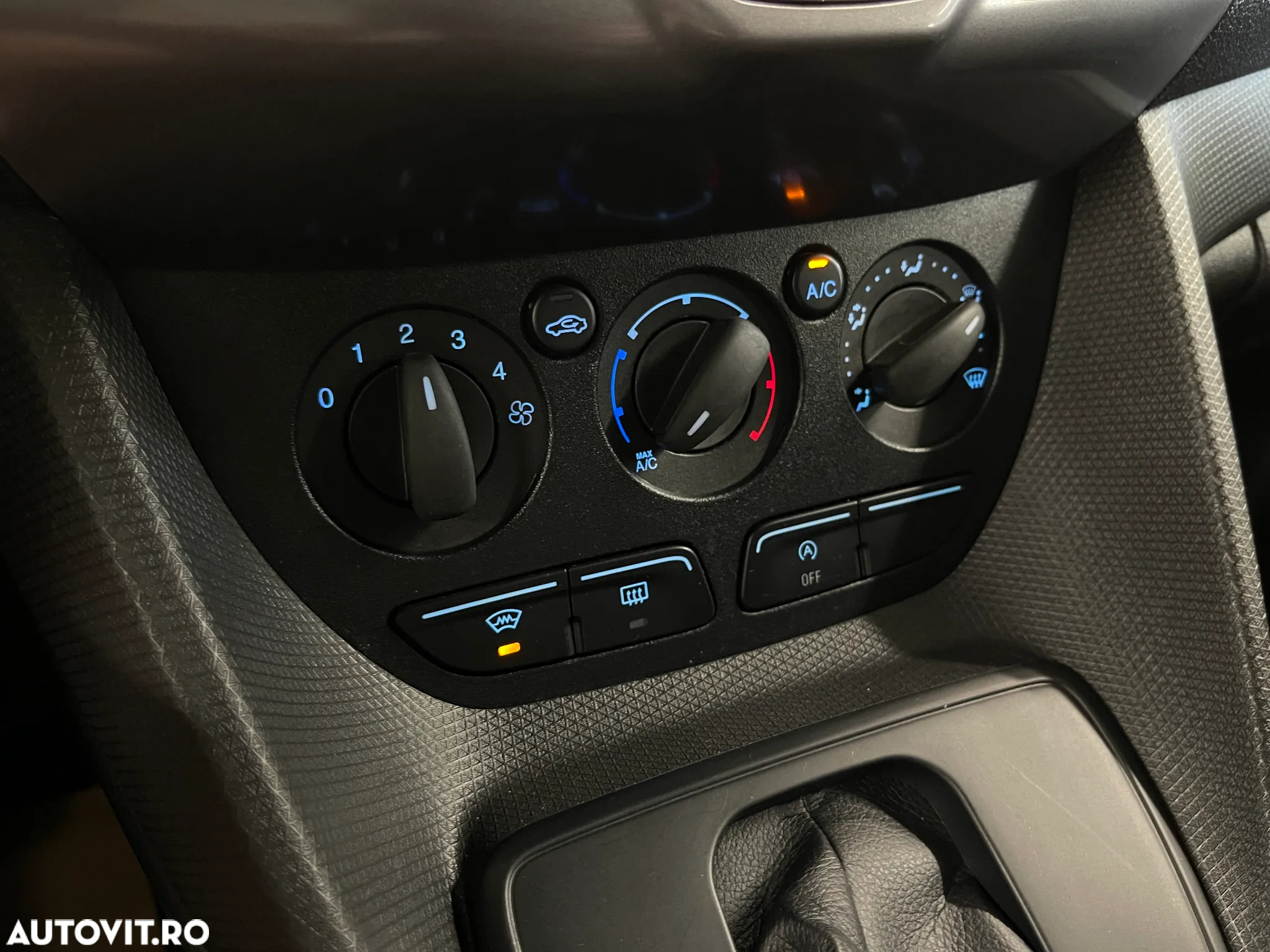 Ford Transit Connect - 15