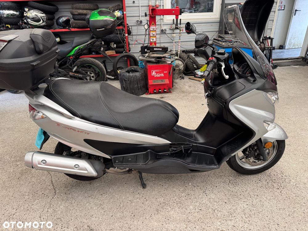 Suzuki Burgman - 8