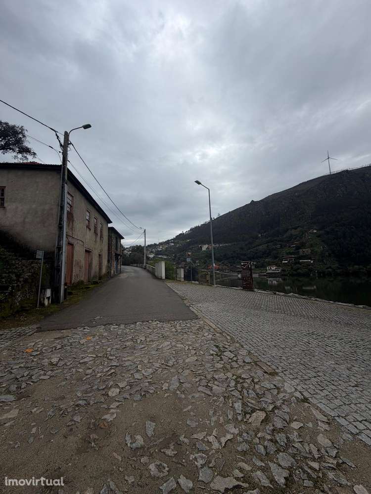 Moradia para Restaurar com Vista Rio - Grande imagem: 3/10