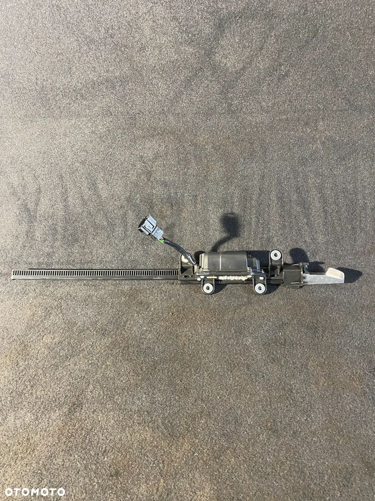 AUDI A5 8W podajnik pasa bezpieczeństwa 8W6857759 8W6857760 - 3