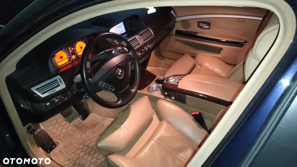 BMW Seria 7 750i - 13